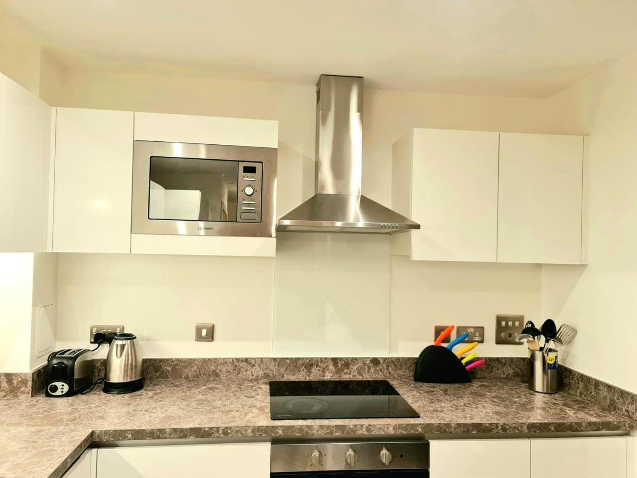 Exquisite Cosy 2-Bed Apartment In Salford Manchester Zewnętrze zdjęcie