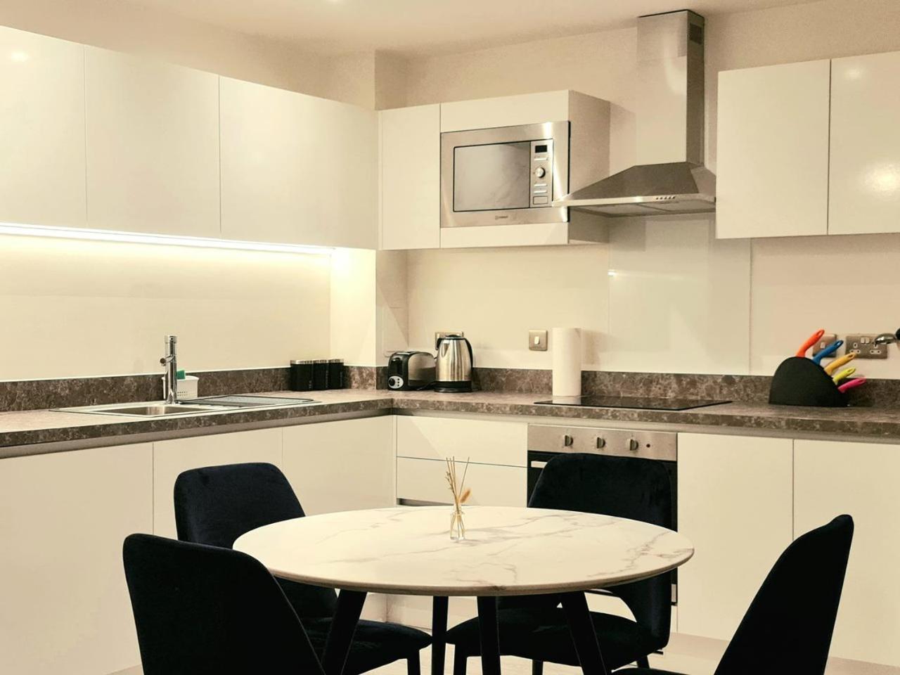 Exquisite Cosy 2-Bed Apartment In Salford Manchester Zewnętrze zdjęcie